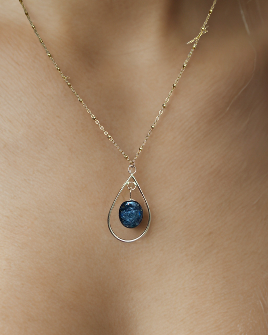 Karen Oval Loop Necklace