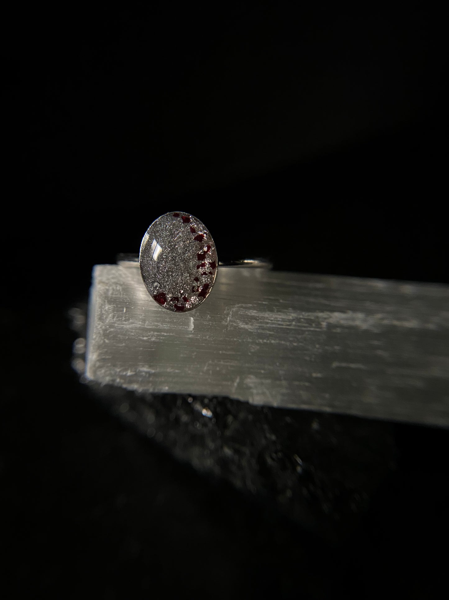 Charlotte single band ring
