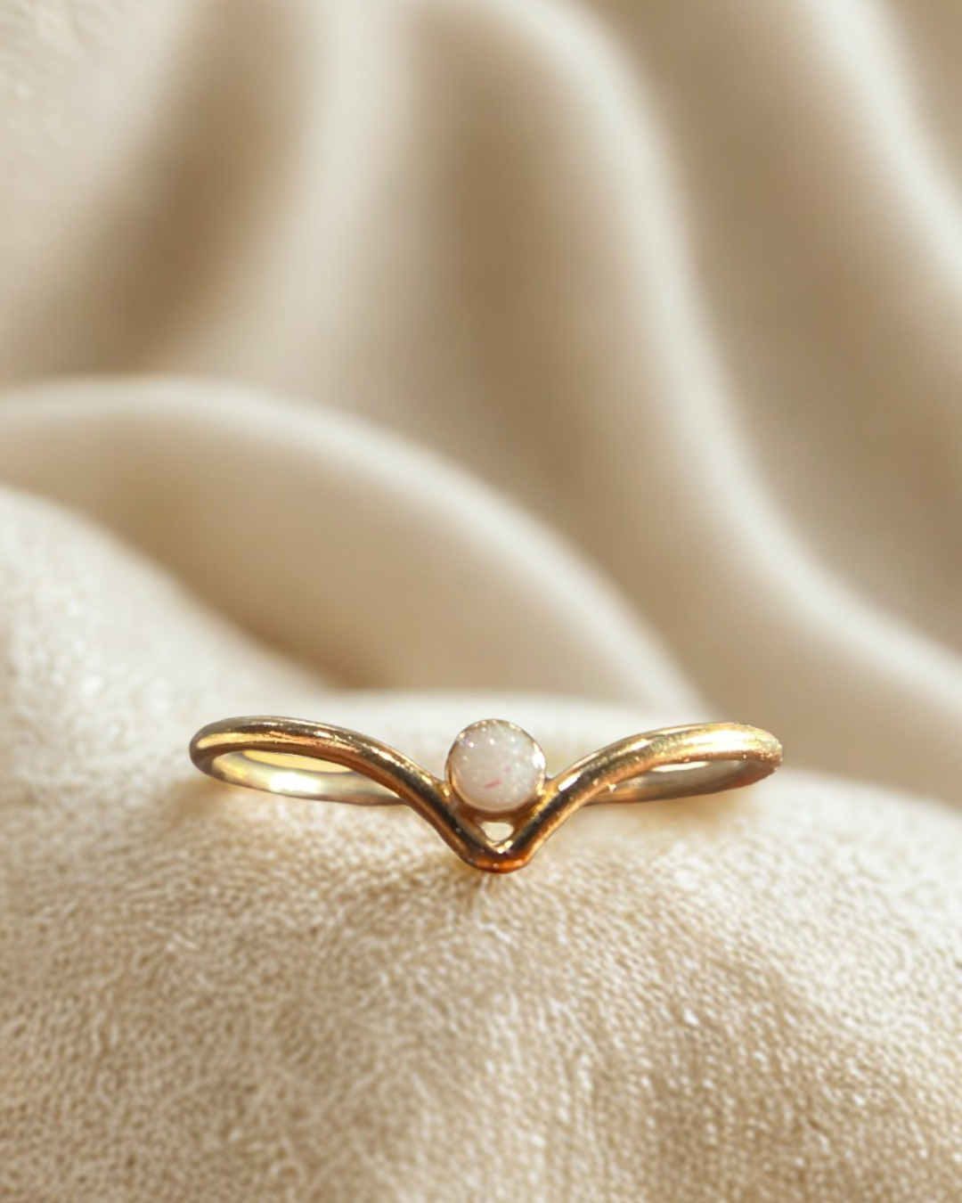 Vivienne Dainty V Ring
