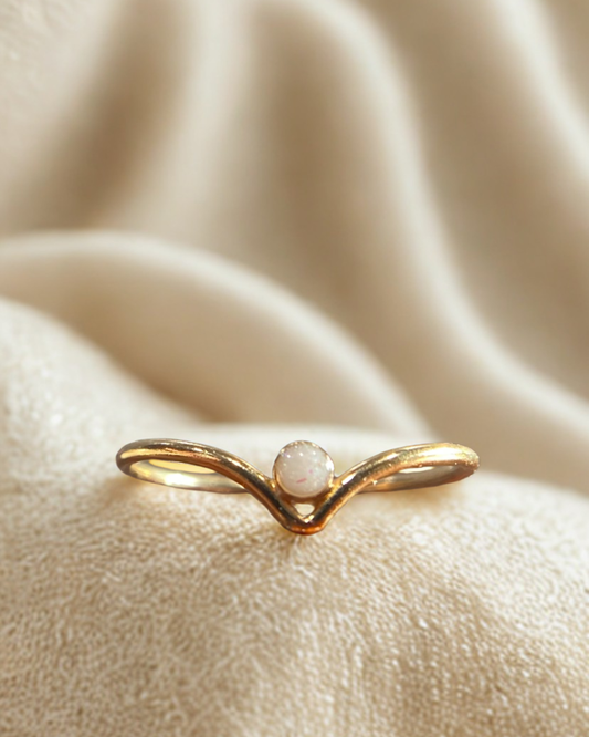 Vivienne Dainty V Ring