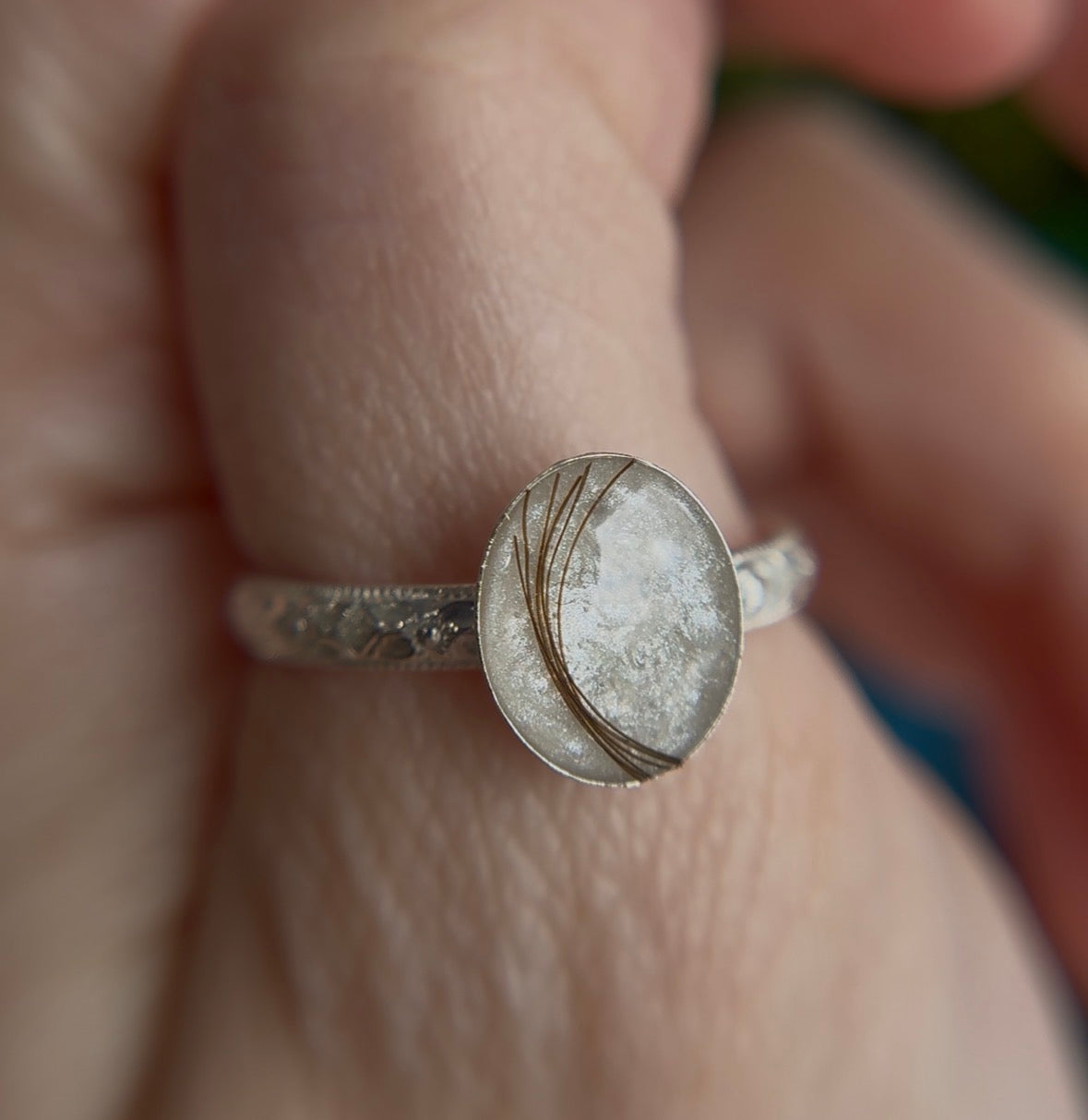 Silver cremation ring with hair