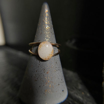 breastmilk oval ring with double band in gold with gold flakes on both sides