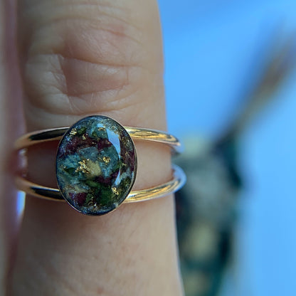 funeral flower oval double band ring with shimmer and gold flakes